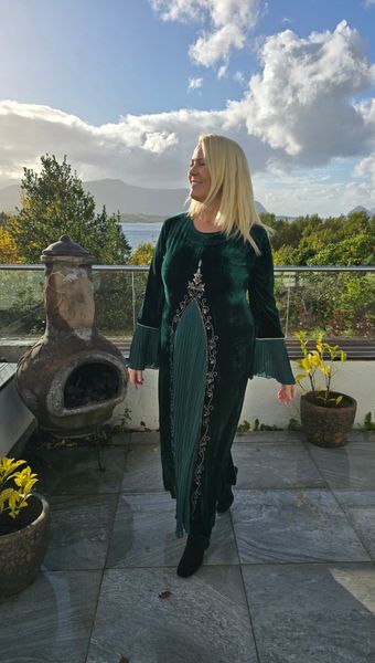 ALVA VELVET DRESS - smaragdgr&oslash;nn 