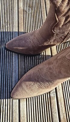 Hovedbilde  RILEY SUEDE COWBOY BOOTS (CH900) - Khaki/beige