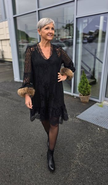  Thalia V-Neck Lace Dress ( short )  - black