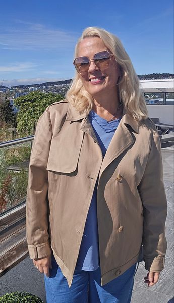AUDREY SHORT TRENCH - beige - ca.1 juni levering