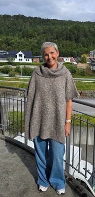 Hovedbilde Costa & Mani PONCHO - sand- kun l/xl