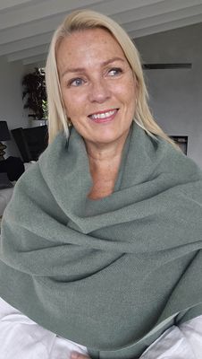 Hovedbilde Isolde Scarf - duse gr&oslash;nne farger