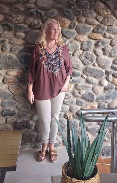 BLUSER & ALINE PANTS & LIP BALM