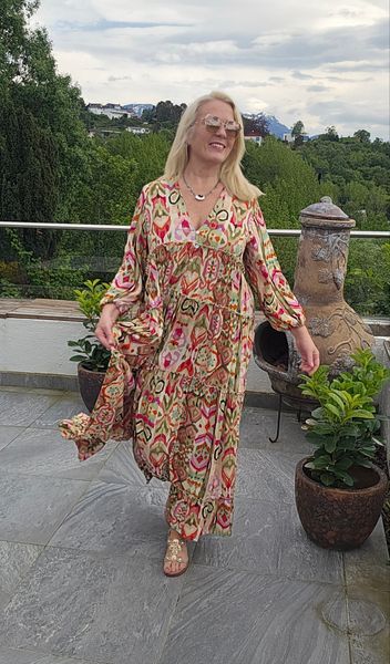 ALEXANDRA FLOW DRESS - alle fargene