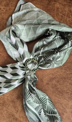 Hovedbilde SKJERFRING MED RHINESTONES - grønn /gull