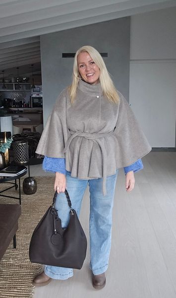NO&Euml;LLE EDITION CAPE – mocha taupe 