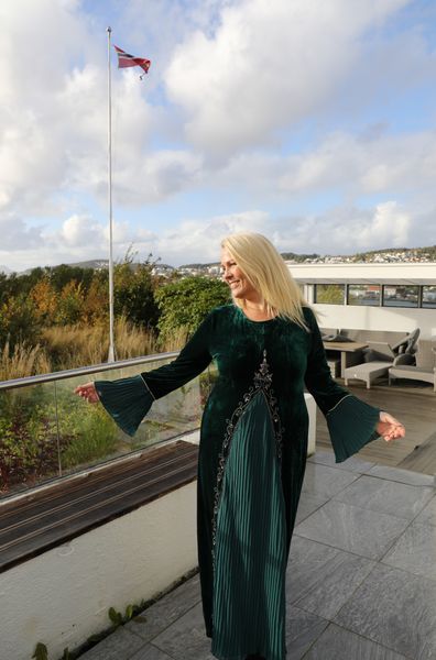 ALVA VELVET DRESS - smaragdgr&oslash;nn 