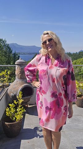 Hovedbilde Freyah Tunic - In Wear - Pink Watercolor Drops