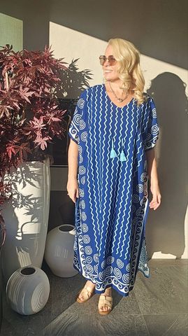 Hovedbilde ALMU&Ntilde;&Eacute;CAR KAFTAN – DEEP BLUE WAVE