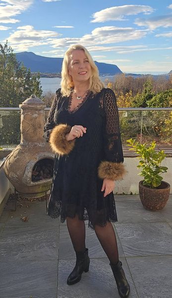  Thalia V-Neck Lace Dress ( short )  - black