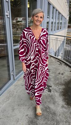 Hovedbilde BIARRITZ KAFTAN – WINE FLOW 