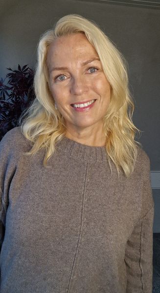 SHOP THE LOOK - Oui genser/jakke + sminketips