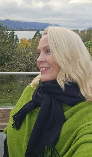 ESSENZA ELIDA SCARF – 100 % CASHMERE - black