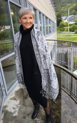 Hovedbilde Indira Scarf (F60) - Black & White